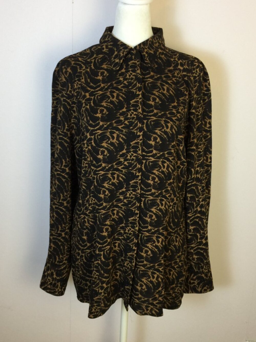 Vtg Classiques Entier 100% Silk Shirt Blouse XL Womans Tan Black Hidden Buttons